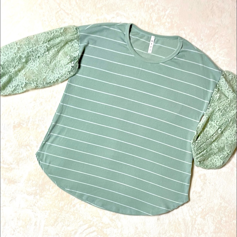 Cute green stripe top with lace sleeves.